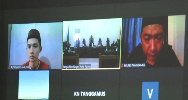 Persidangan kasus pembunuhan Dedi Saputra (32) di PN Kota Agung, Tanggamus. | Foto: Ist