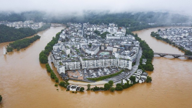 Banjir di China pada Senin (20/6/2022). Foto: CNS/AFP