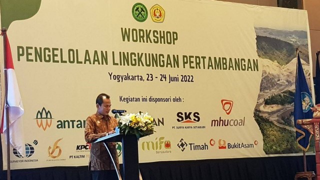 Rektor UPNVY Mohammad Irhas Effendi, saat memberikan sambutan dalam workshop pengelolaan lingkungan pertambangan, Kamis (23/6/2022). Foto: Birgita/Tugu Jogja