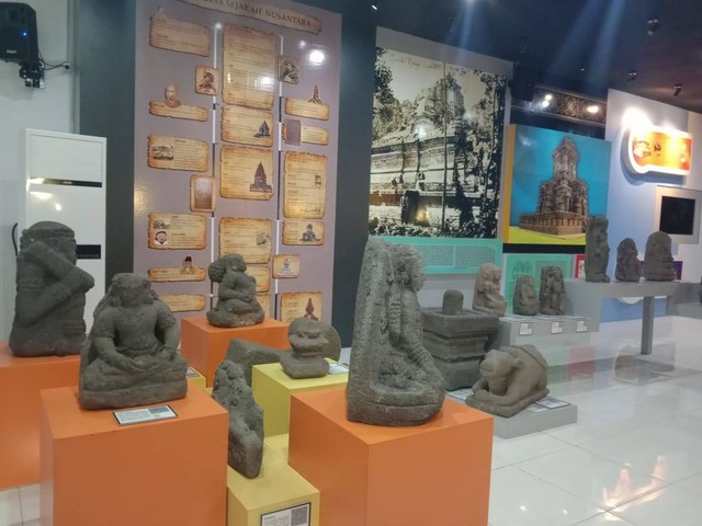 Koleksi berbagai arca di Museum Mpu Purwa Kota Malang. Foto: M Sholeh