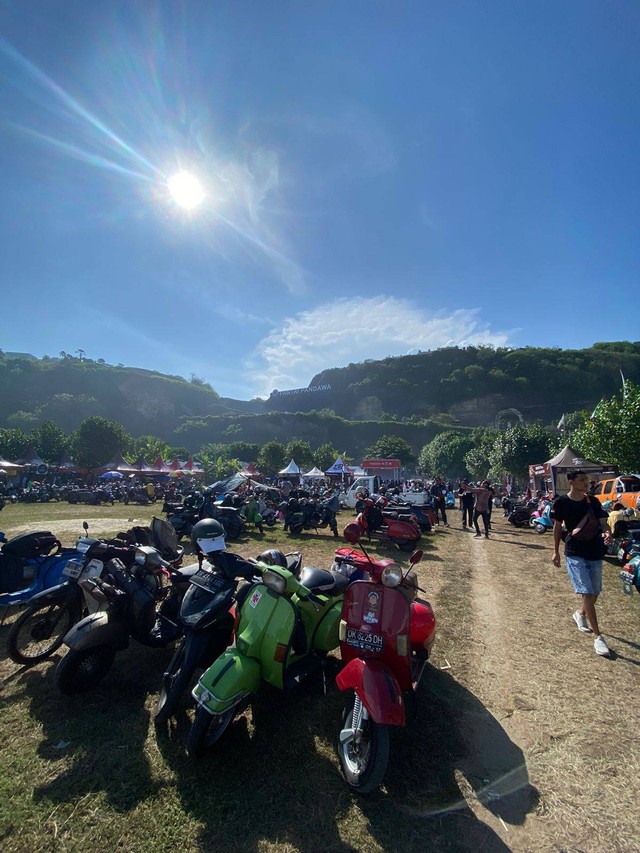 Vespa World Days Bali 2022 di Pantai Pandawa (Sumber : Dokumen Pribadi)