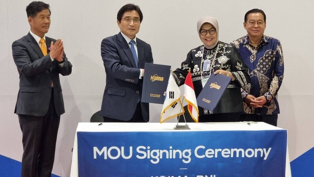 Penandatanganan Nota Kesepahaman (MOU) antara BNI dengan KOIMA di Seoul, Kamis (23/6/2022).  Foto: BNI