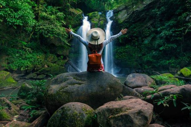 Harga Tiket Masuk Air Terjun Sri Gethuk dan Lokasinya, Foto: Unsplash.