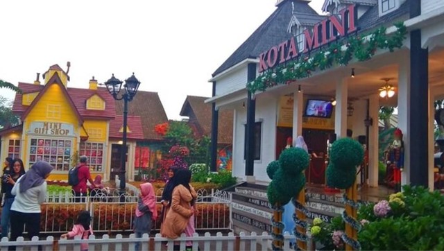 Pintu masuk Kota Mini di Floating Market (Sumber: dokumentasi pribadi)