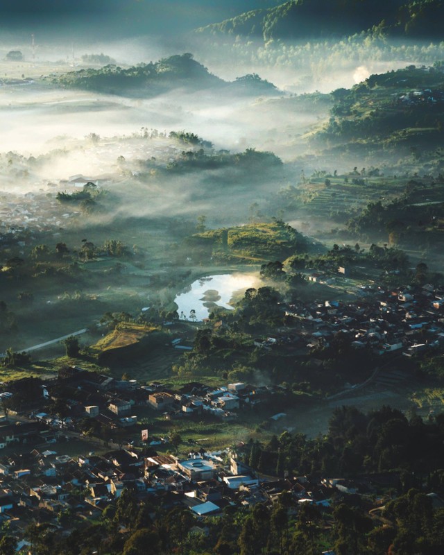 Bird view Lembang. Sumber: Dwinanda Nurhanif Mujito (unsplash.com)