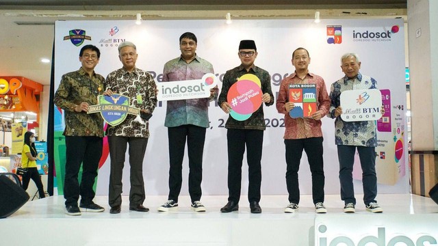 Indosat Ooredoo Hutchison (IOH) berkolaborasi dengan Pemerintah Kota Bogor, Dinas Lingkungan Hidup Kota Bogor, dan Mall BTM Bogor. Foto: Dok. Indosat Ooredoo