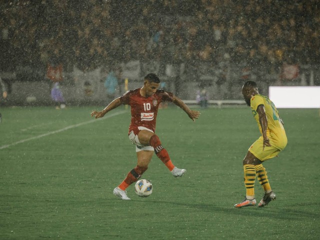 Bali United melawan Kedah FC dalam matchday pertama Grup G AFC Cup 2022 di Stadion Kapten I Wayan Dipta, Bali, pada Jumat (24/6). Foto: Foto: Dok Bali United