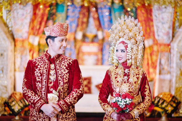 Ilustrasi foto pernikahan adat Minang (sumber: shutterstock.com/by Uno Surgery Erwin)