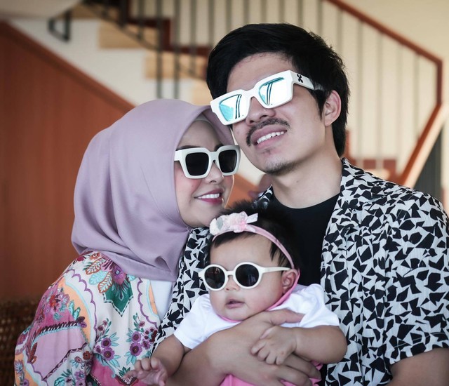 Aurel Hermansyah, Atta Halilintar dan anaknya. Foto: Instagram/@attahalilintar