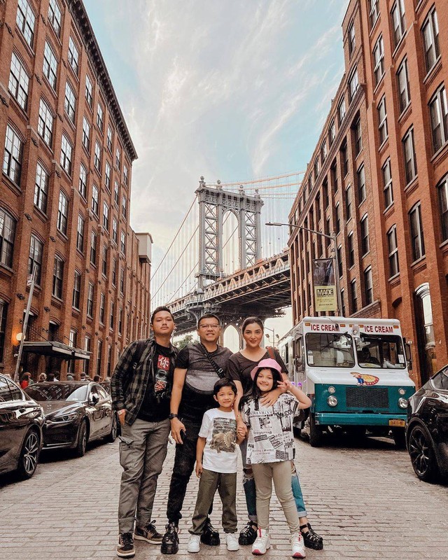 Ashanty dan Keluarga di Amerika. Foto: Instagram/@ashanty_ash