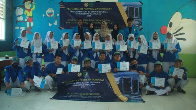 Foto Dokumentasi Pelatihan Korespondensi di SMK Mathlaul Anawar Buaranjati (Gambar diambil pribadi, 2021)