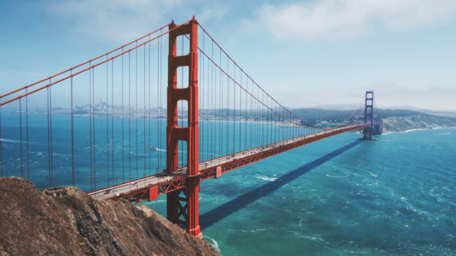 Daya Tarik Golden Gate Bridge San Fransisco, https://unsplash.com/@mvdheuvel