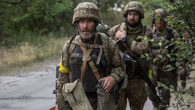 Pasukan Ukraina dalam perlawanan mereka pada serangan masif Rusia di Severodonetsk, 19 Juni 2022.