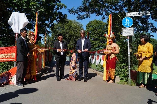 Peresmian jembatan di Kota Hildesheim Jerman yang diberi nama Padang Brucke. (Humas Pemko Padang)