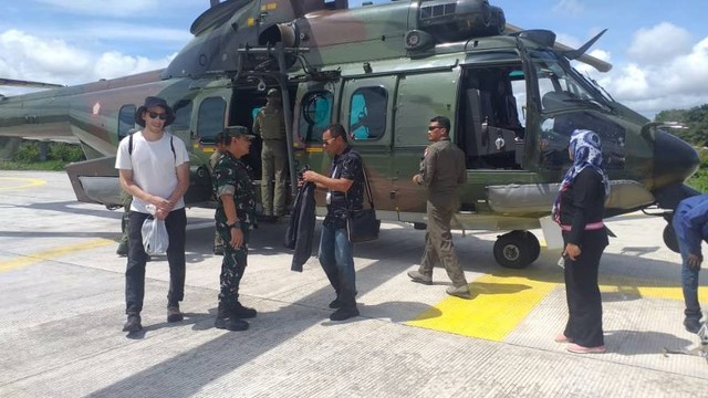 Tim gabungan TNI Polri dan KNKT usai menemukan black box pesawat Susi Air PK-BVM. (Foto Humas Polda Papua)