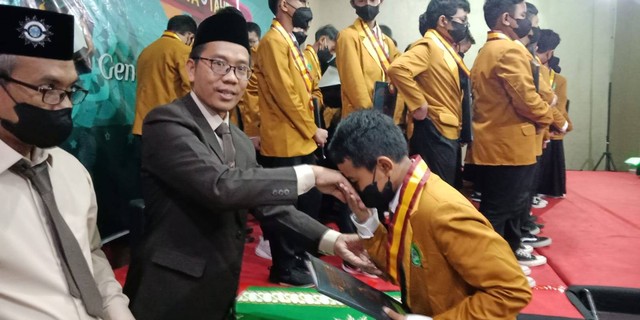 Wisuda P urnasiswa dan Tahfidz Al-Qur'an SD Muhammadiyah 6 Gadung Surabaya