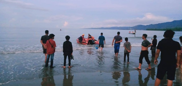 Tim SAR diterjunkan untuk melakukan proses pencarian. Foto: Dok Basarnas Kendari.