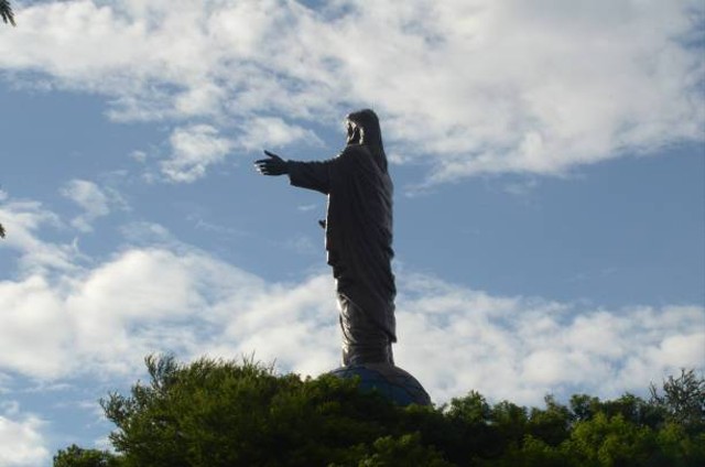 Lokasi dan Jam Buka Monumen Yesus Memberkati Manado, Foto: Unsplash.