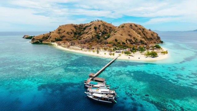 Daya Tarik Pulau Kayangan di Timur Makassar, Foto: Unsplash.