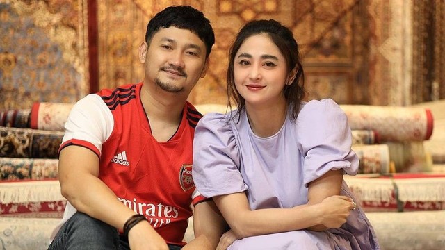 Angga Wijaya dan Dewi Perssik. Foto: Instagram/@anggawijaya88