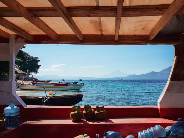 Harga Tiket Masuk Taman Laut Nasional Bunaken, Foto: Unsplash/Dimitry B.