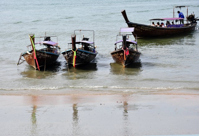 Lokasi dan harga tiket masuk Pantai Ria, Foto oleh Alex Block di Unsplash