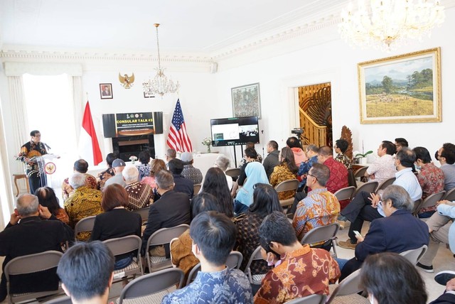 Menteri Hukum dan Hak Asasi Manusia, Yasonna H. Laoly melakukan pertemuan dengan masyarakat dan diaspora Indonesia dalam forum diskusi konsuler, “Consular Talks” #3 di San Francisco, tanggal 25 Juni 2022 waktu setempat. (Foto: KJRI San Francisco)