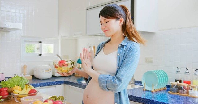 Indera perasa lebih sensitif jadi salah satu tanda kehamilan. Foto: Shutterstock
