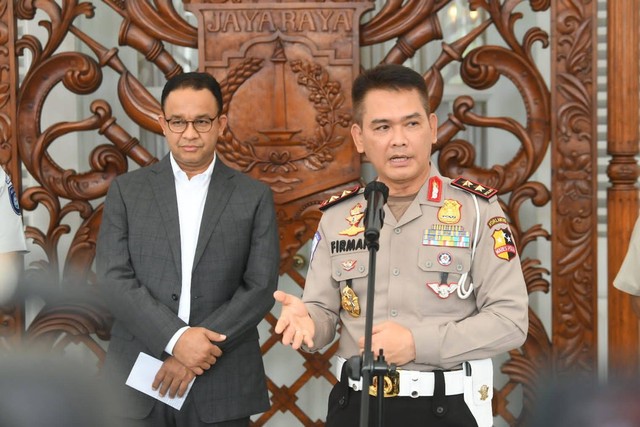 Kakorlantas Irjen Pol Firman Santyabudi memberikan keterangan pers di Balai Kota, Jakarta, Senin (27/6/2022).
Foto: Korlantas Polri