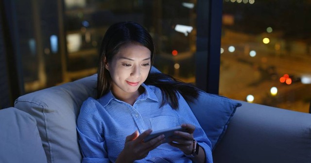 Tips mencegah iritasi mata akibat gadget. Foto: Shutterstock