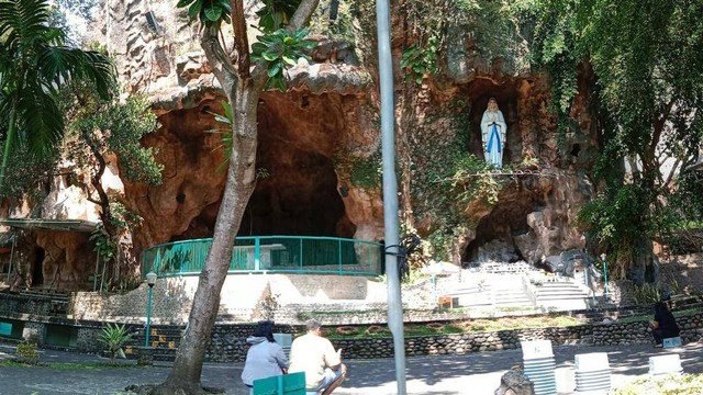 Dokumentasi Pribadi: Gua Maria Lourdes Puhsarang, Kediri