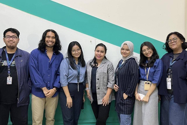 Salah satu kelompok peserta tes jenjang Muda. Kiri ke kanan; Katondio, Thomas (Saya), Aliyya, Ibu Aprida (Penguji kelompok), Retyan, Judith, dan Thahira. Dokumentasi: Istimewa.