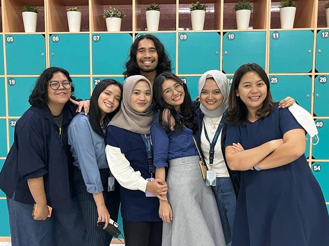 Thahira, Aliyya, Kak Dila, Thomas, saya, Retyan, dan Kak Ajeng. Foto: Dok. Ist