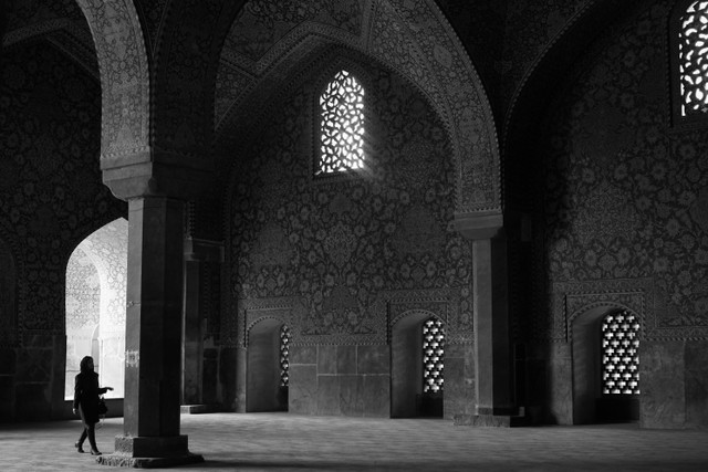 Jam Buka Masjid Raya Makassar, Foto: Unsplash/Joel Tasche 