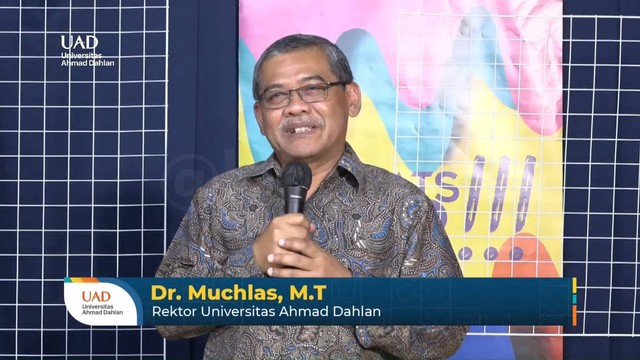 jobRektor UAD Dr. Muchlas, M.T. memberi sambutan dalam acara Talkshow dan Launching UAD FAIR 2022 (Foto: Tsabita)