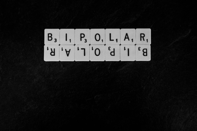 Bipolar disorder adalah suatu penyakit mental yang ditandai dengan perubahan mood parah dari fase mania ke depresi. Foto: Unsplash.com