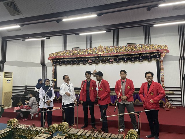 Dokumentasi siaran langsung bersama mahasiswa Untag Surabaya