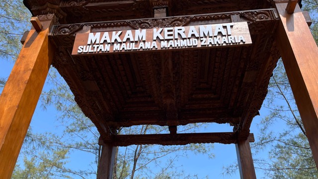 Makam Keramat Sultan Maulana Mahmud Zakaria di Pulau Panjang. Foto: Anggita Aprilyani/kumparan
