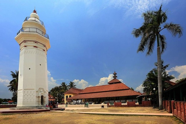 Masjid Agung Banten (Sumber: Shutterstock)