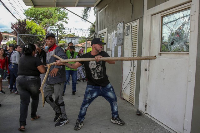 ilustrasi kerusuhan di Kolombia. Foto: STR/AFP