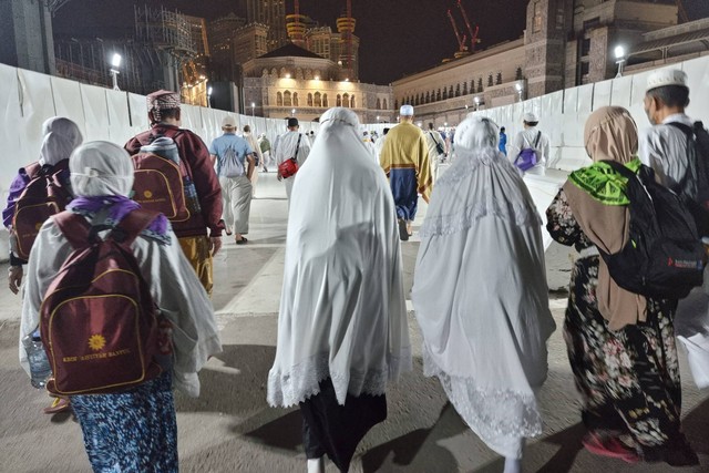 Potret Jemaah Haji RI: Ramai-ramai ke Masjidil Haram Sejak Dini Hari (3)