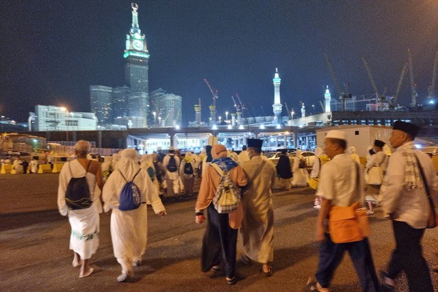 Potret Jemaah Haji RI: Ramai-ramai ke Masjidil Haram Sejak Dini Hari (2)