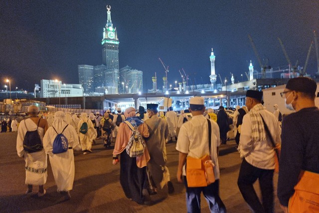 Potret Jemaah Haji RI: Ramai-ramai ke Masjidil Haram Sejak Dini Hari (1)