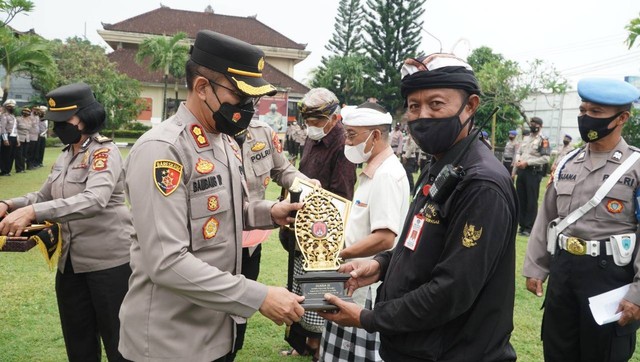 Desa Adat Sanur Jadi Juara Lomba Sipandu Beradat Polresta Denpasar (89562)