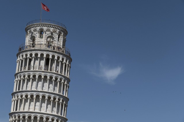 Harga Tiket Masuk Menara Pisa, Leaning Tower di Italia, Foto: Unsplash/Marco Ceschi