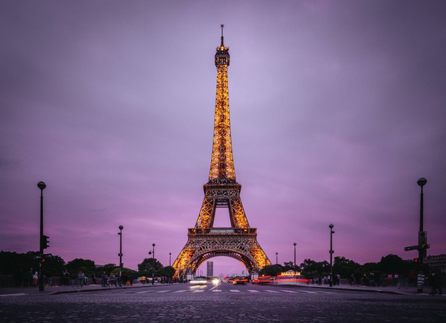 Harga tiket masuk Menara Eiffel, Foto oleh Denys Nevozhai di Unsplash
