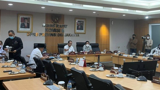 Kabar Holywings: Pecat 6 Pegawai; Manajemen Dimarahi DPRD DKI ...