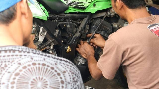 Modifikasi untuk dongkrak performa Ninja 250 dan R25. Foto: Ghulam Muhammad Nayazri / kumparanOTO