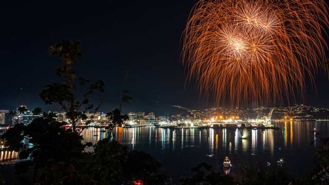 Kembang api Tahun Baru Maori, Matariki, di Selandia Baru. Foto: Michal Tesar/Shutterstock