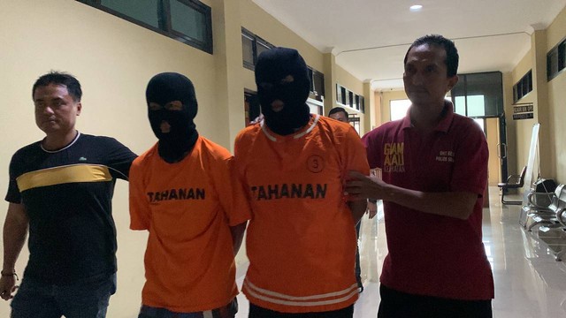 Kedua satpam yang melakukan tindak pidana pencabulan anak dibawah umur di Bandar Lampung. | Foto: Bella Sardio /Lampung Geh